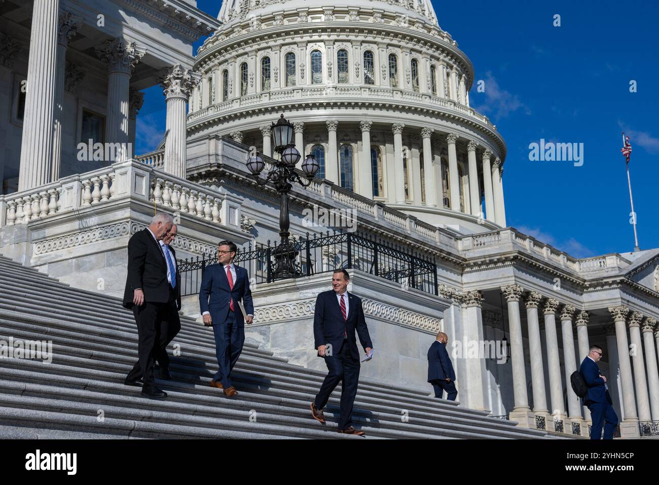 Washington DC, États-Unis. 12 novembre 2024. Le whip de la majorité parlementaire Tom Emmer (R-MN), le leader de la majorité parlementaire Steve Scales (R-LA), le président de la Chambre Mike Johnson (R-LA) et le repaire Richard Hudson (R-NC) arrivent pour une conférence de presse post-électorale sur les marches du Front est du Capitole des États-Unis à Washington, DC le mardi 12 novembre 2024. Photo de Anna Rose Layden/UPI crédit : UPI/Alamy Live News crédit : UPI/Alamy Live News Banque D'Images