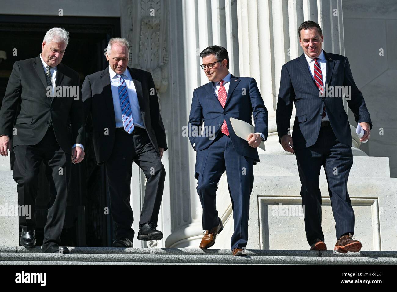 Représentant des États-Unis Tom Emmer (républicain du Minnesota), leader de la majorité à la Chambre des États-Unis Steve Scalise (républicain de Louisiane), président de la Chambre des représentants des États-Unis Mike Johnson (républicain de Louisiane), représentant des États-Unis Richard Hudson (républicain de Caroline du Nord), président du Comité national républicain du Congrès (NRCC) sur les marches du front est du Capitole des États-Unis à Washington, DC le mardi 12 novembre 2024.crédit : Annabelle Gordon/CNP/MediaPunch Banque D'Images
