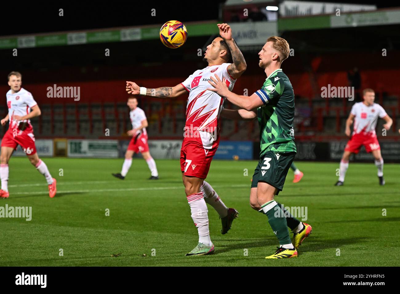 Lamex Stadium, Stevenage le mardi 12 novembre 2024.Nick freeman (7 Stevenage) a été défié par Max Clark (3 Gillingham) lors du Trophée EFL entre Stevenage et Gillingham au Lamex Stadium, Stevenage le mardi 12 novembre 2024. (Photo : Kevin Hodgson | mi News) crédit : MI News & Sport /Alamy Live News Banque D'Images