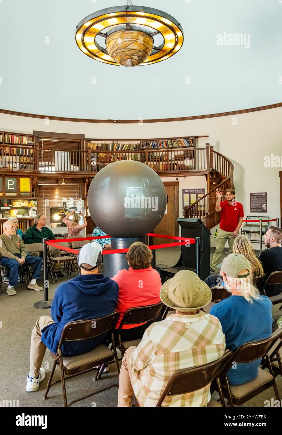 Guide touristique et visiteurs ; Musée Rotunda ; Observatoire Lowell ; Flagstaff ; Arizona; ÉTATS-UNIS Banque D'Images