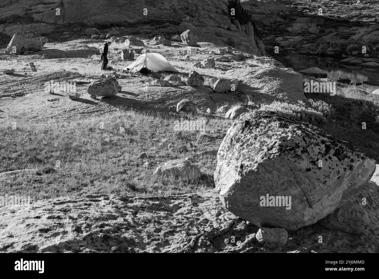 WY01721-00-BW...... WYOMING - campement au bassin Titcomb dans la chaîne de Wind River de Bridger Wilderness, forêt nationale de Bridger. (MR# S1) Banque D'Images