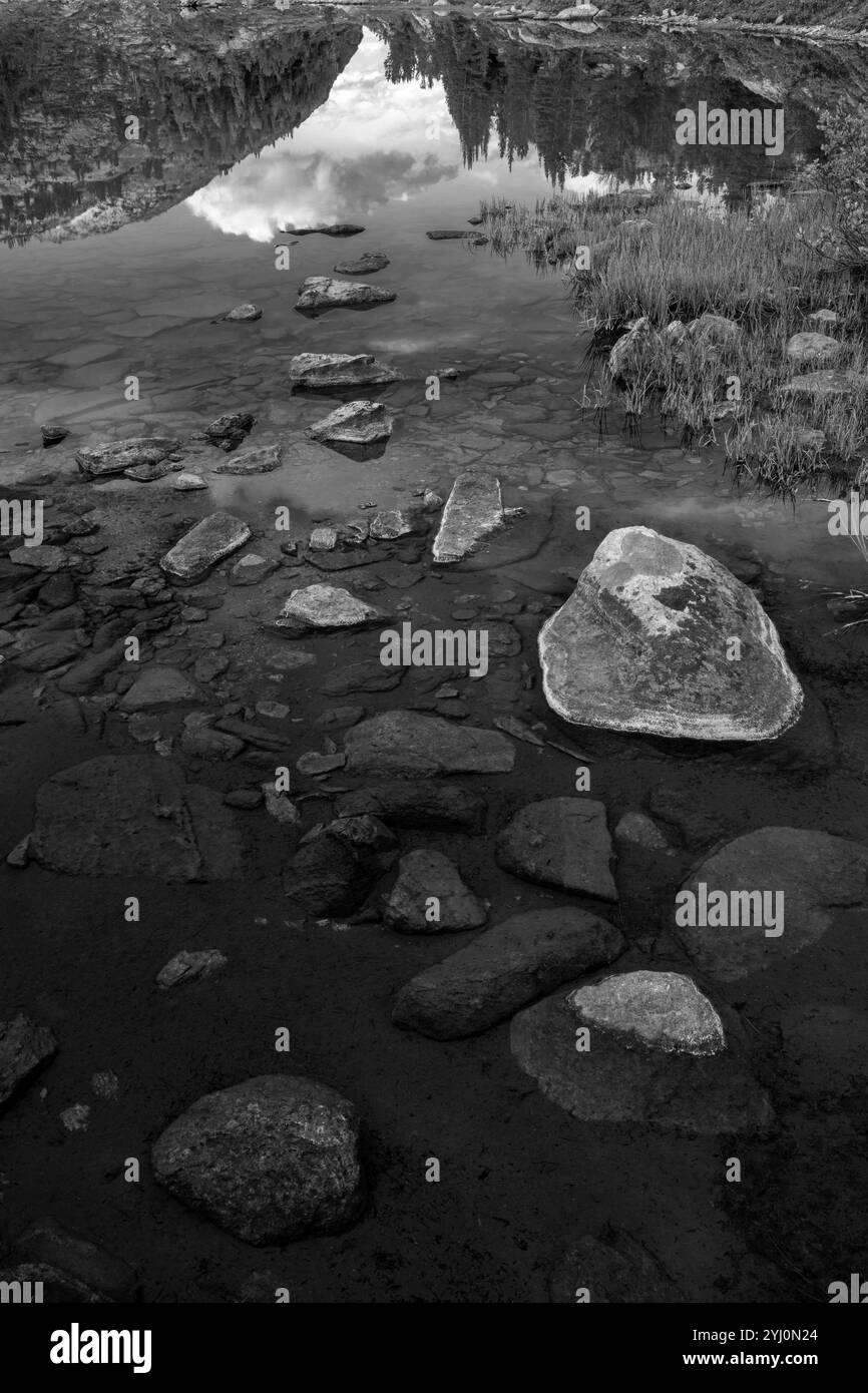 WY05409-00-BW....WYOMING - Pass Lake le long de Highline Trail/Continental Divide Trail, Bridger Wilderness, Bridger National Forest. Banque D'Images