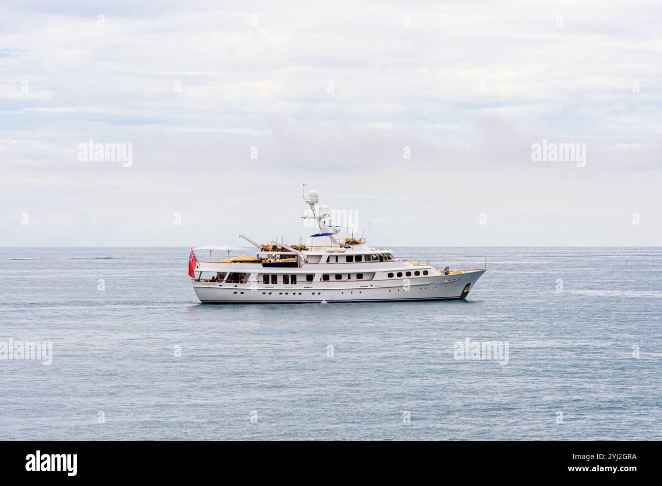 Lady Georgina yacht à moteur de luxe au large de la côte d'Antibes, Provence-Alpes-Côte d'Azur, France Banque D'Images