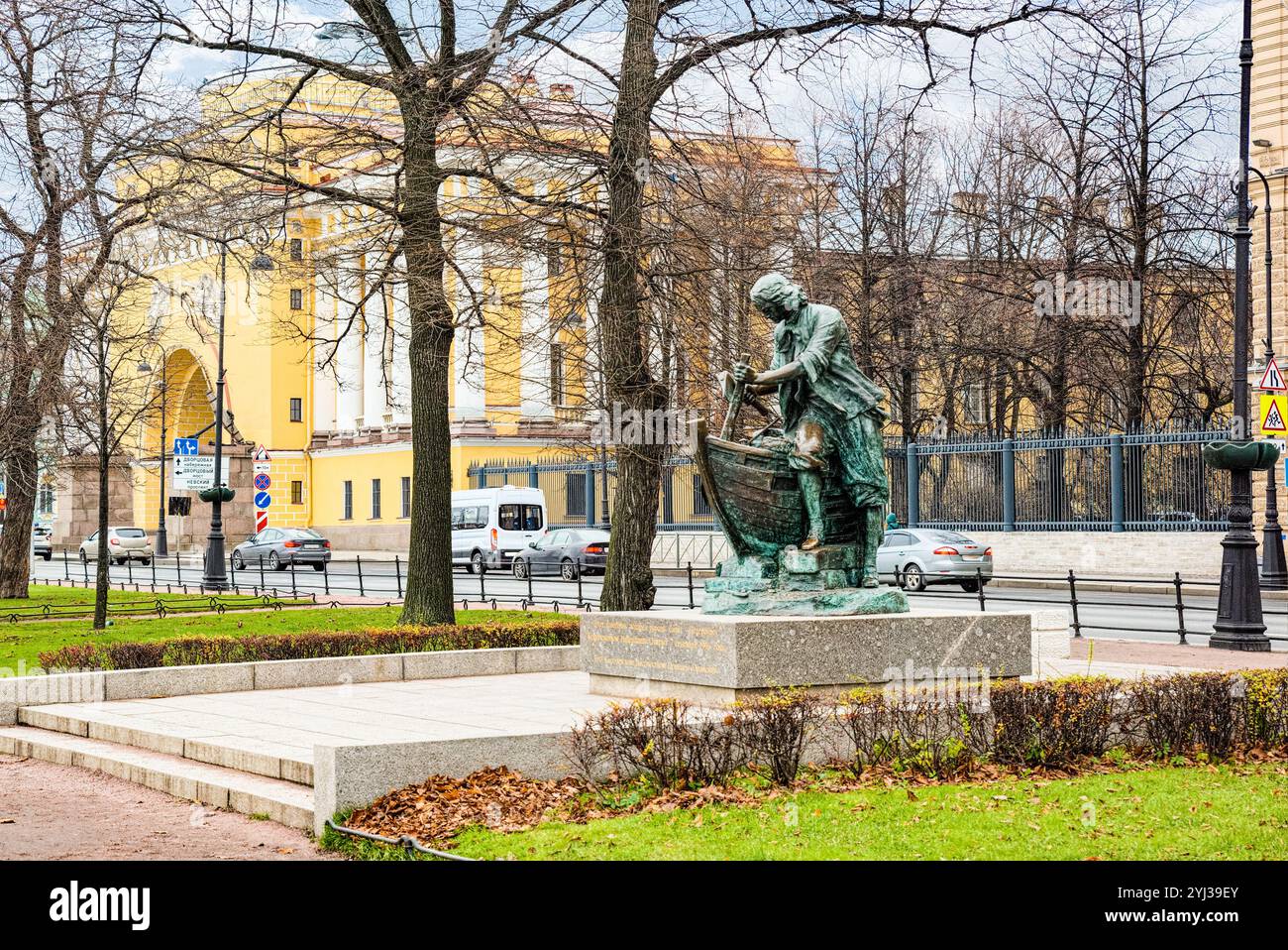 Saint-Pétersbourg, Russie - 05 Novembre 2019 : Embankment De L'Amiralteyskaya Et Sculpture Du Roi Charpenter. Saint-Pétersbourg. Banque D'Images