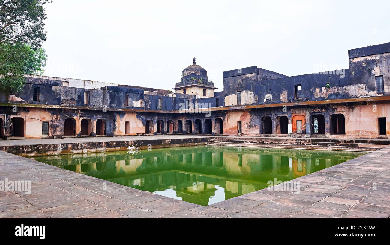 Vue intérieure de Moti Mahal, construit par le souverain de Gond Hruday Shah en 1667 AD, situé à Ramnagar, Mandla, Madhya Pradesh, Inde. Banque D'Images