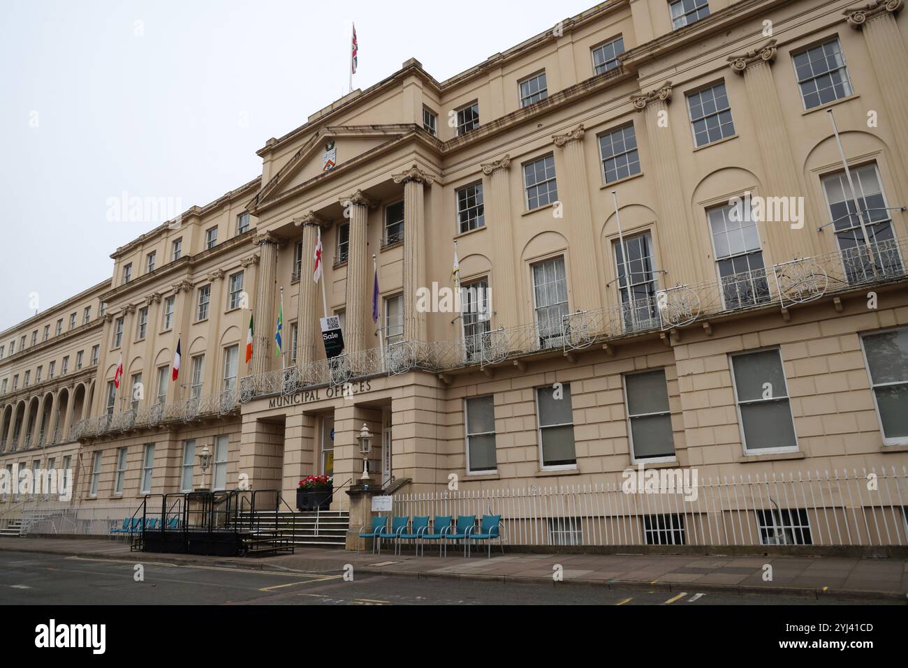 Monument commémoratif de guerre de Cheltenham et bureaux municipaux sur la promenade de Cheltenham - 10 novembre 2024 photo d'Antony Thompson/Thousand Word Media Ltd Banque D'Images