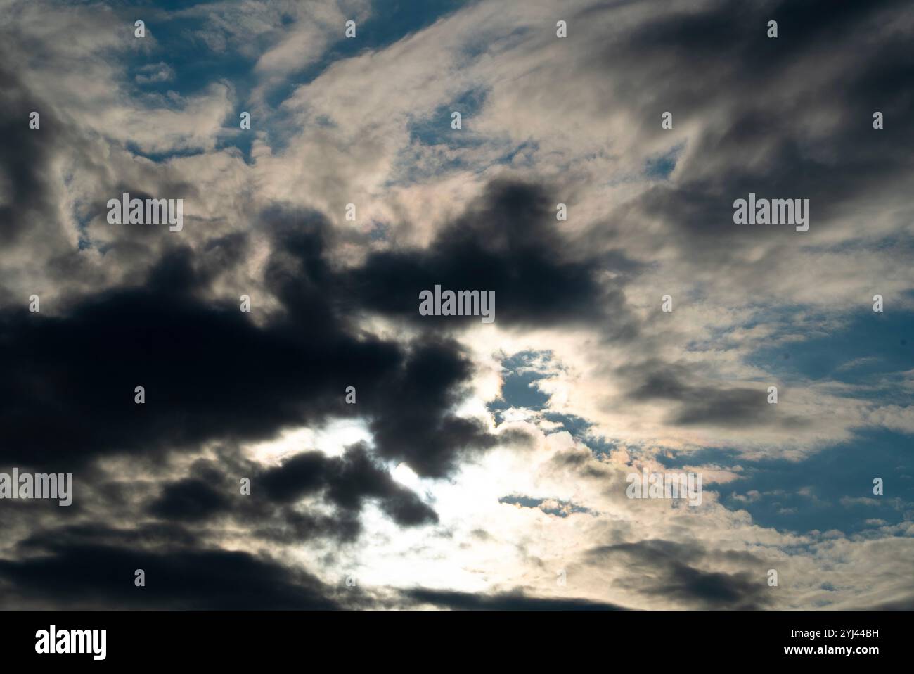 Nuages dramatiques, fond naturel Banque D'Images