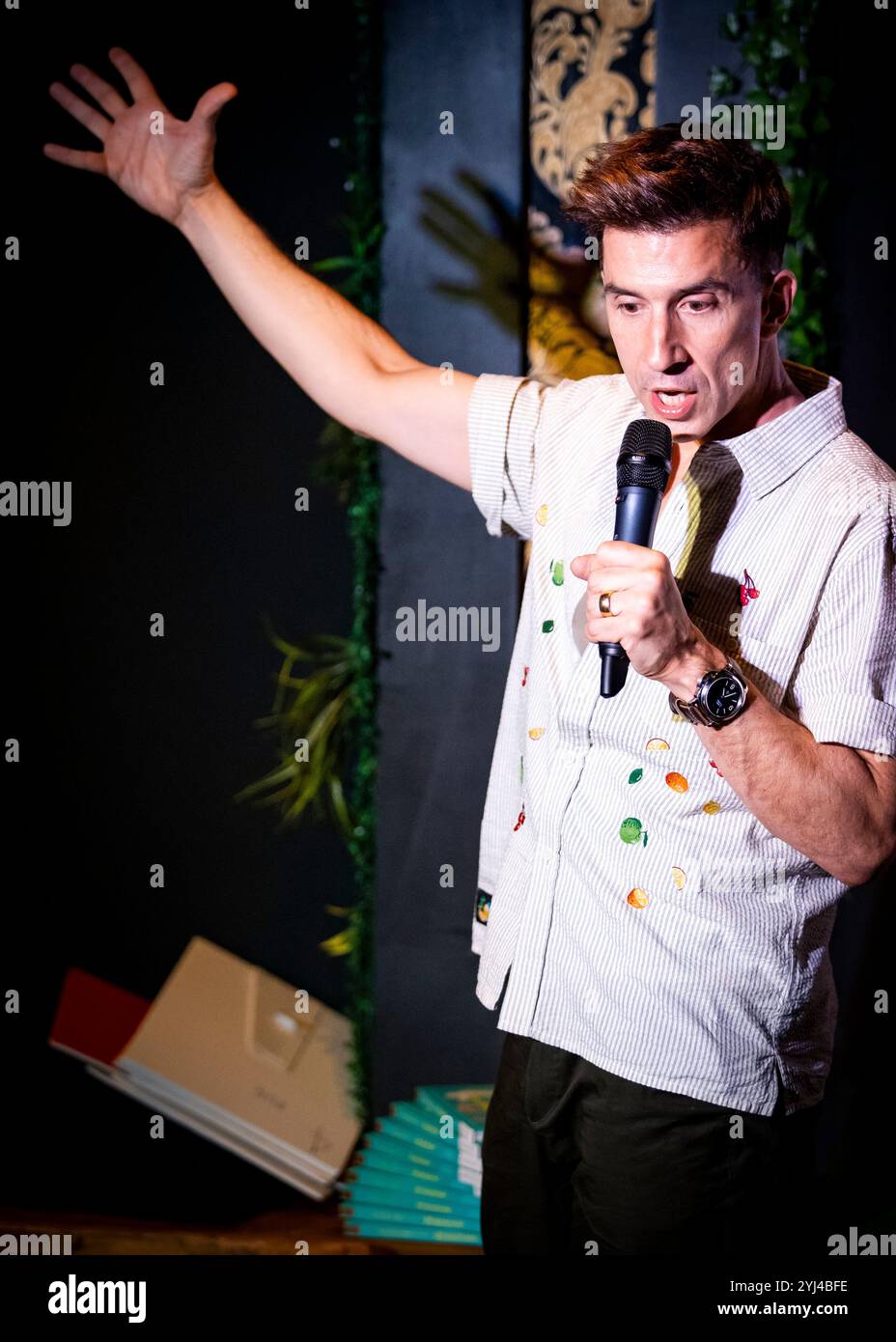 Russell Kane livre lecture et dédicace, Bar Up the Road, Southend © Clarissa Debenham (film Free Photography) / Alamy Banque D'Images