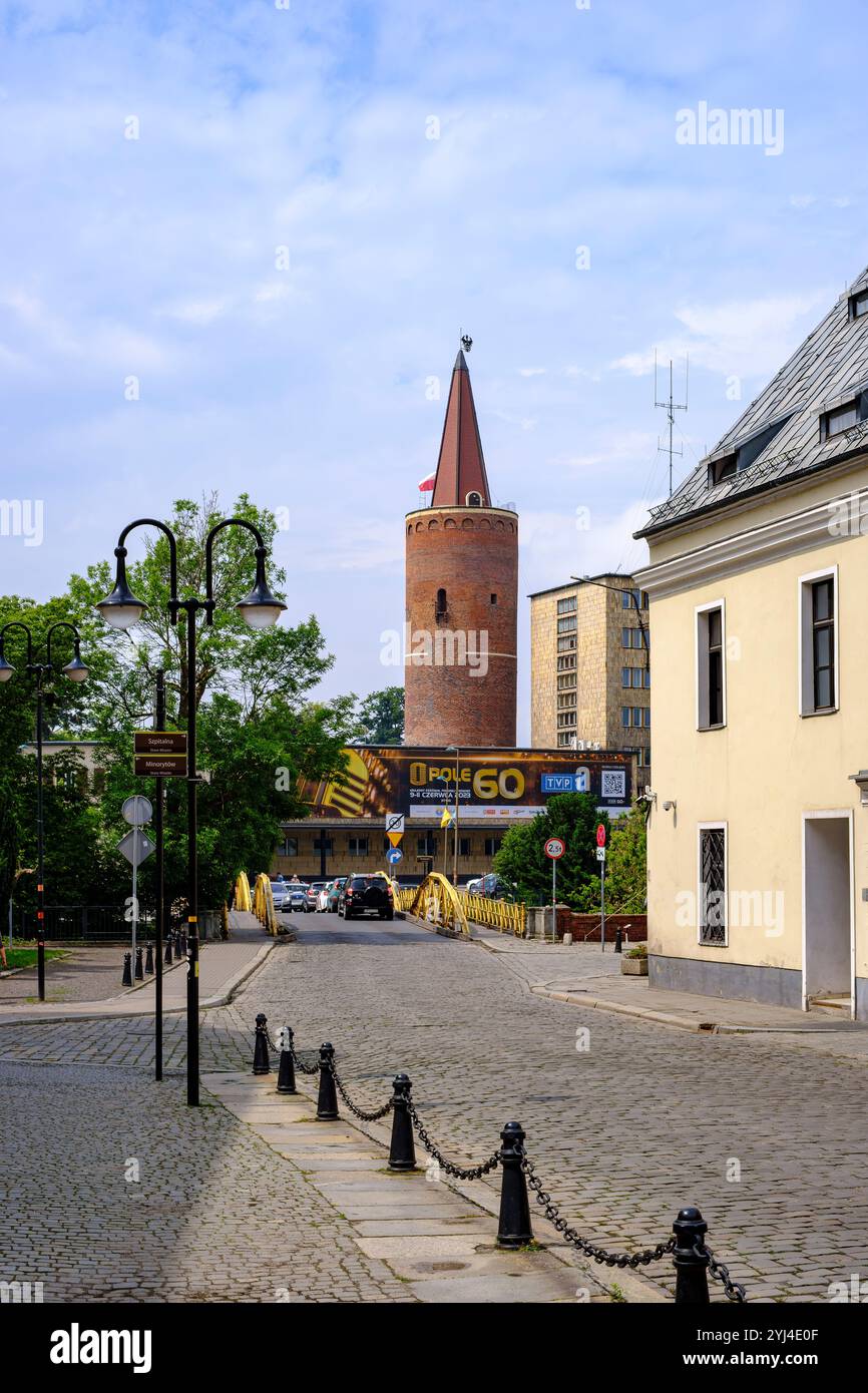 La Tour Piast à Opole, dans la voïvodie d'Opole, en Pologne, est une tour médiévale datant du 13ème siècle et la seule relique de l'ancien château de la ville. Banque D'Images