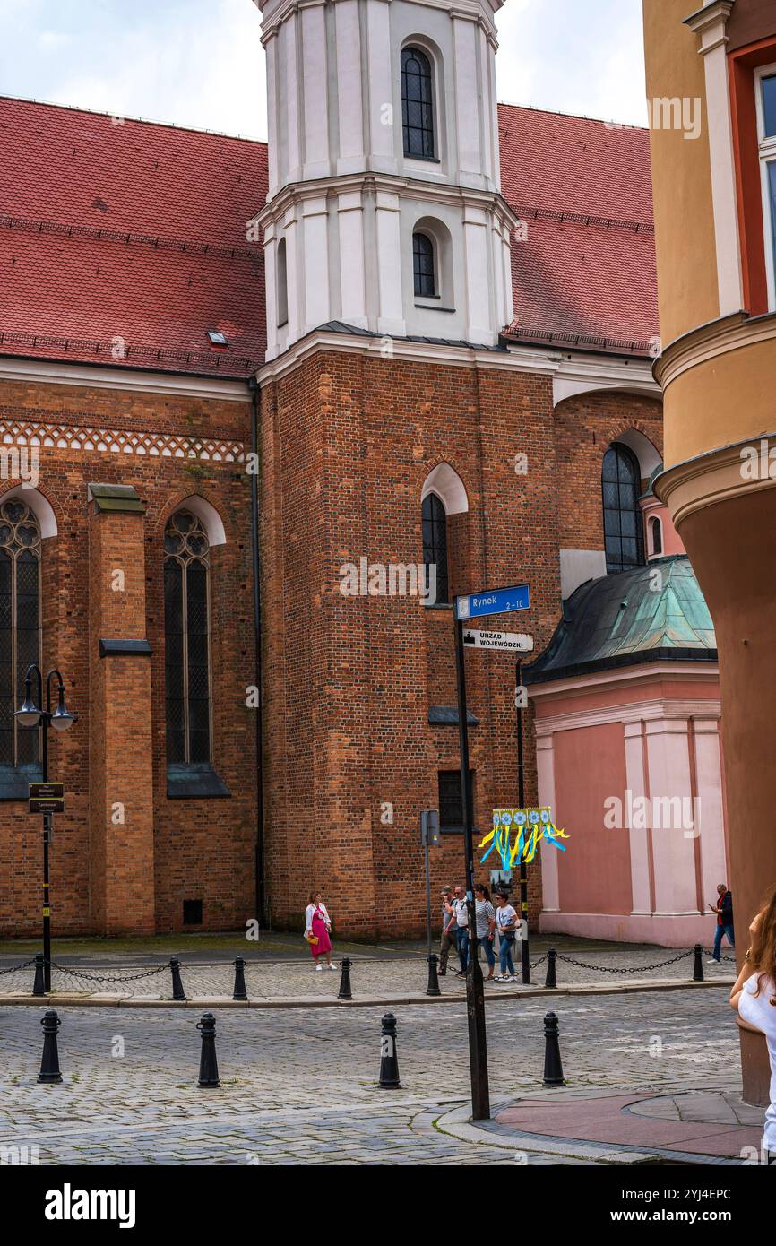Franziskanerkirche Opole, Woiwodschaft Opole, Polen Außenansicht der Franziskanerkirche in der historischen Altstadt von Oppeln Opole, Woiwodschaft Opole, Polen, nur zur redaktionellen Verwendung. Banque D'Images