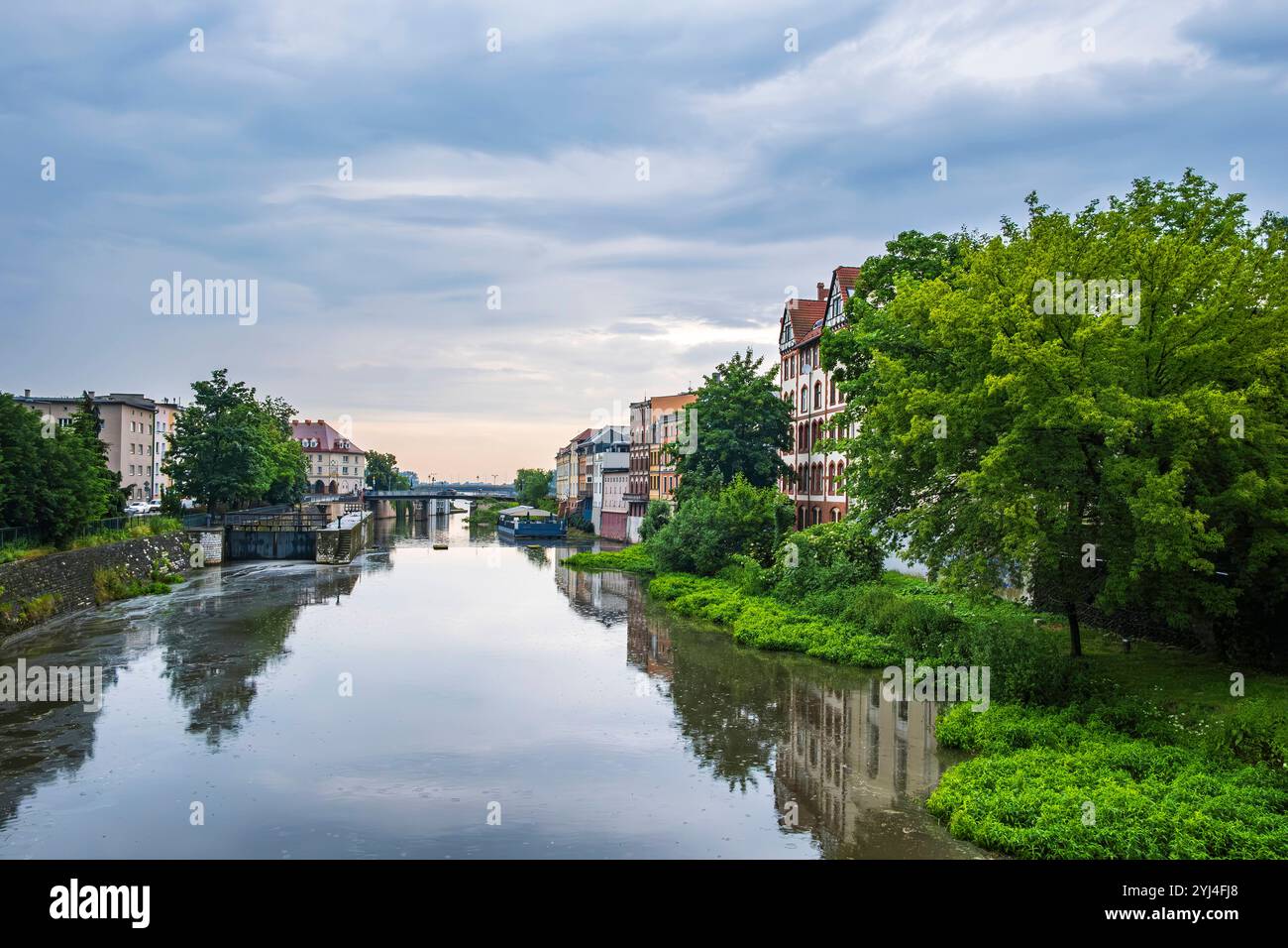 Klein-Venedig Opole, Woiwodschaft Opole, Polen Das sogenannte Oppelner Venedig oder Klein-Venedig am Mühlgraben in Oppeln Opole, Woiwodschaft Opole, Polen. Banque D'Images