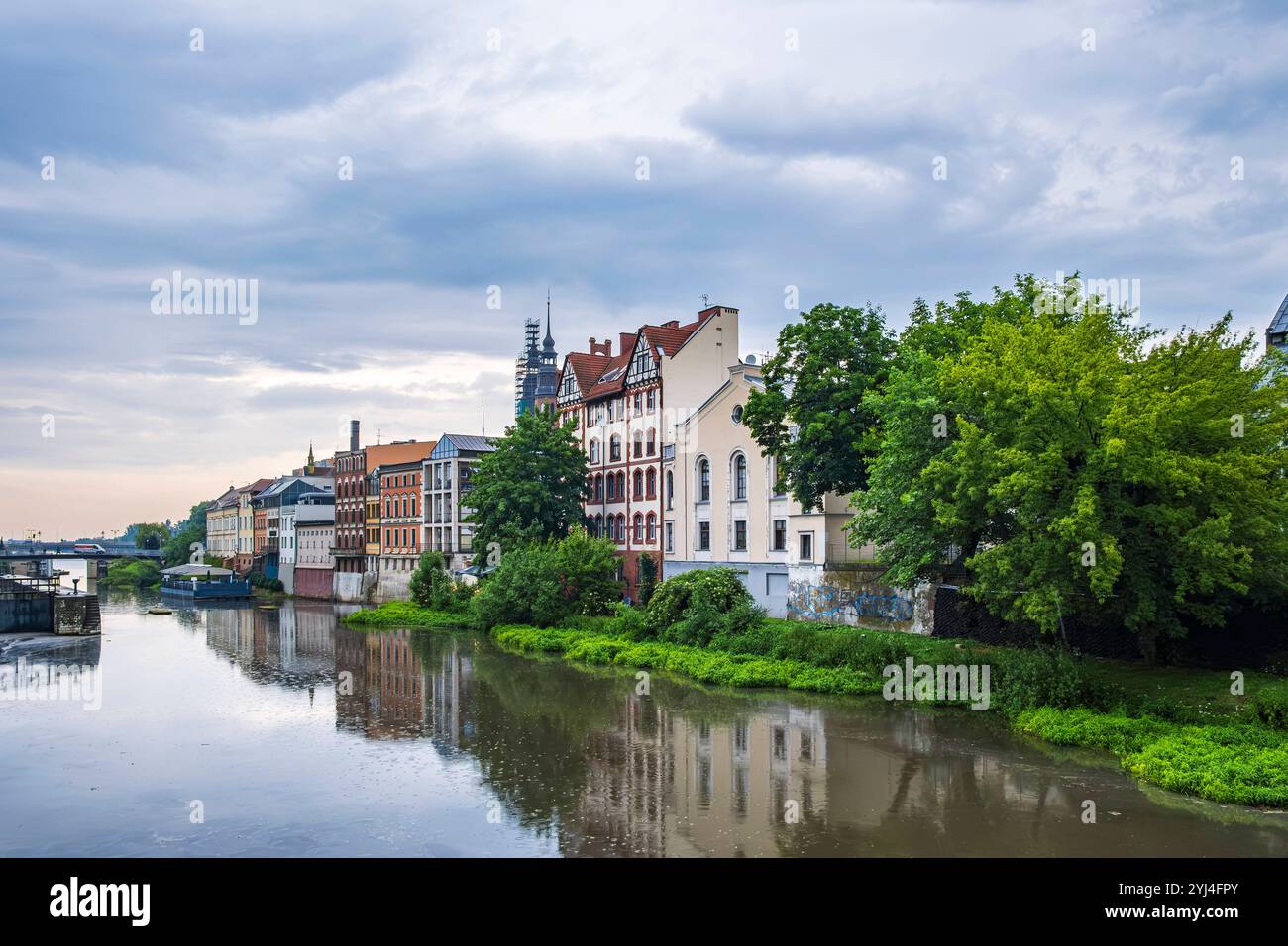 Klein-Venedig Opole, Woiwodschaft Opole, Polen Das sogenannte Oppelner Venedig oder Klein-Venedig am Mühlgraben in Oppeln Opole, Woiwodschaft Opole, Polen. Banque D'Images