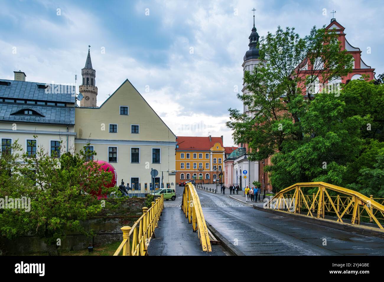 Vue depuis le Pascheke de l'île d'Oder (Wyspa Pasieka) jusqu'au centre historique d'Opole, Voïvodie d'Opole, Pologne, pour usage éditorial uniquement. Banque D'Images