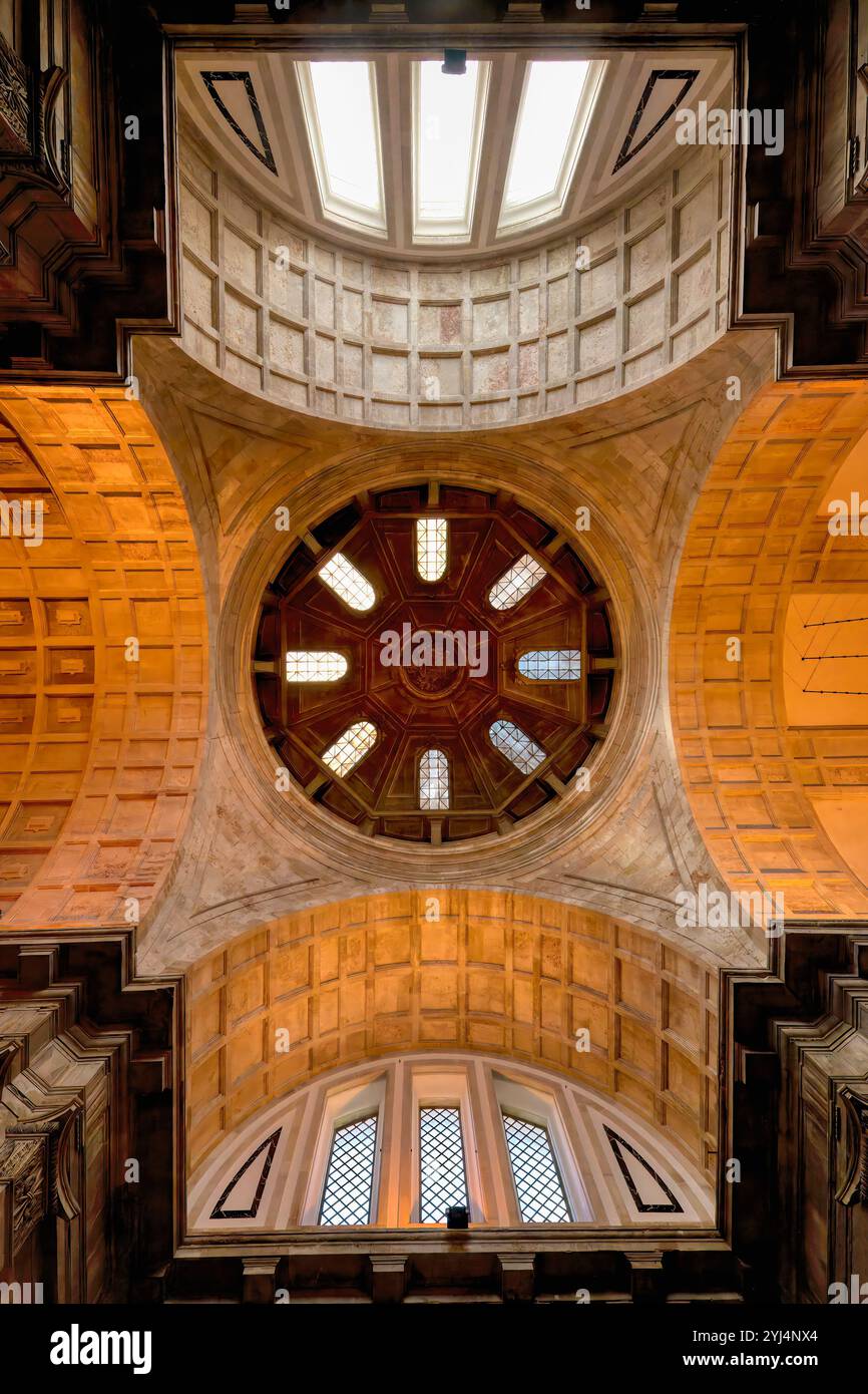 Église et monastère de Sao Vicente de Fora, plafond croisé et coupole, Lisbonne, Portugal Banque D'Images