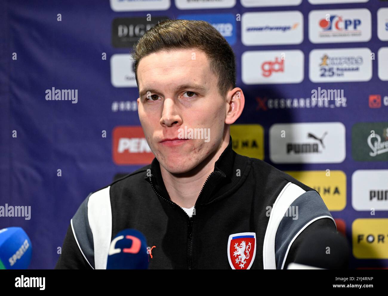 Le footballeur tchèque Lukas Provod intervient lors de la conférence de presse précédant le match de l'UEFA Nations League en Albanie à Prague, en République tchèque, le 13 novembre 2024. (CTK photo/Katerina Sulova) Banque D'Images