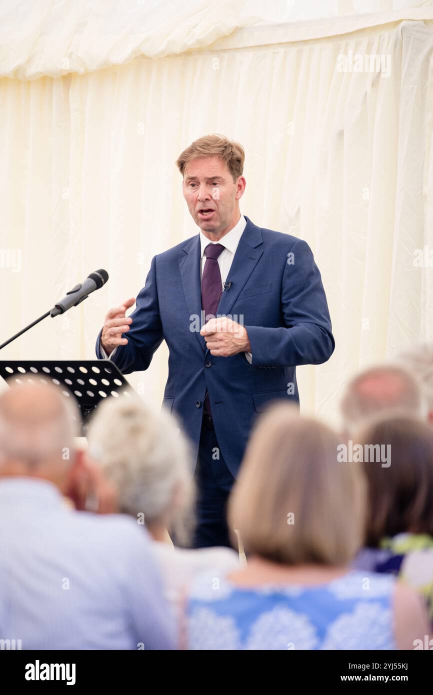 Tobias Ellwood, président du Comité spécial de la Défense de la Chambre des communes, parle à Arundells, Salisbury, d'un « nouvel ordre mondial ». Crédit John Rose/Alamy Banque D'Images