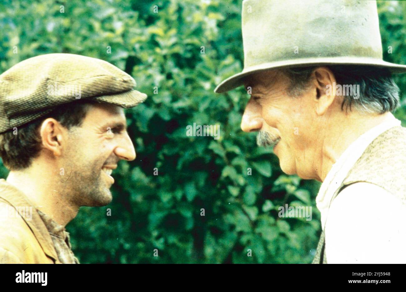 YVES MONTAND et DANIEL AUTEUIL dans JEAN DE FLORETTE (1986), réalisé par CLAUDE BERRI. CRÉDIT : RENN-FILMS A2-RAI2-DD/AMLF / ALBUM Banque D'Images