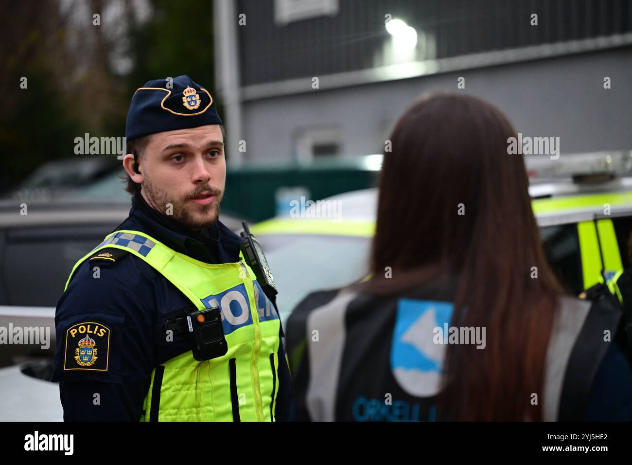 Skånes-Fagerhult, Skåne, Suède. 13 novembre 2024. Police communautaire. Événement de sensibilisation pour sonder les citoyens et obtenir des commentaires. Banque D'Images