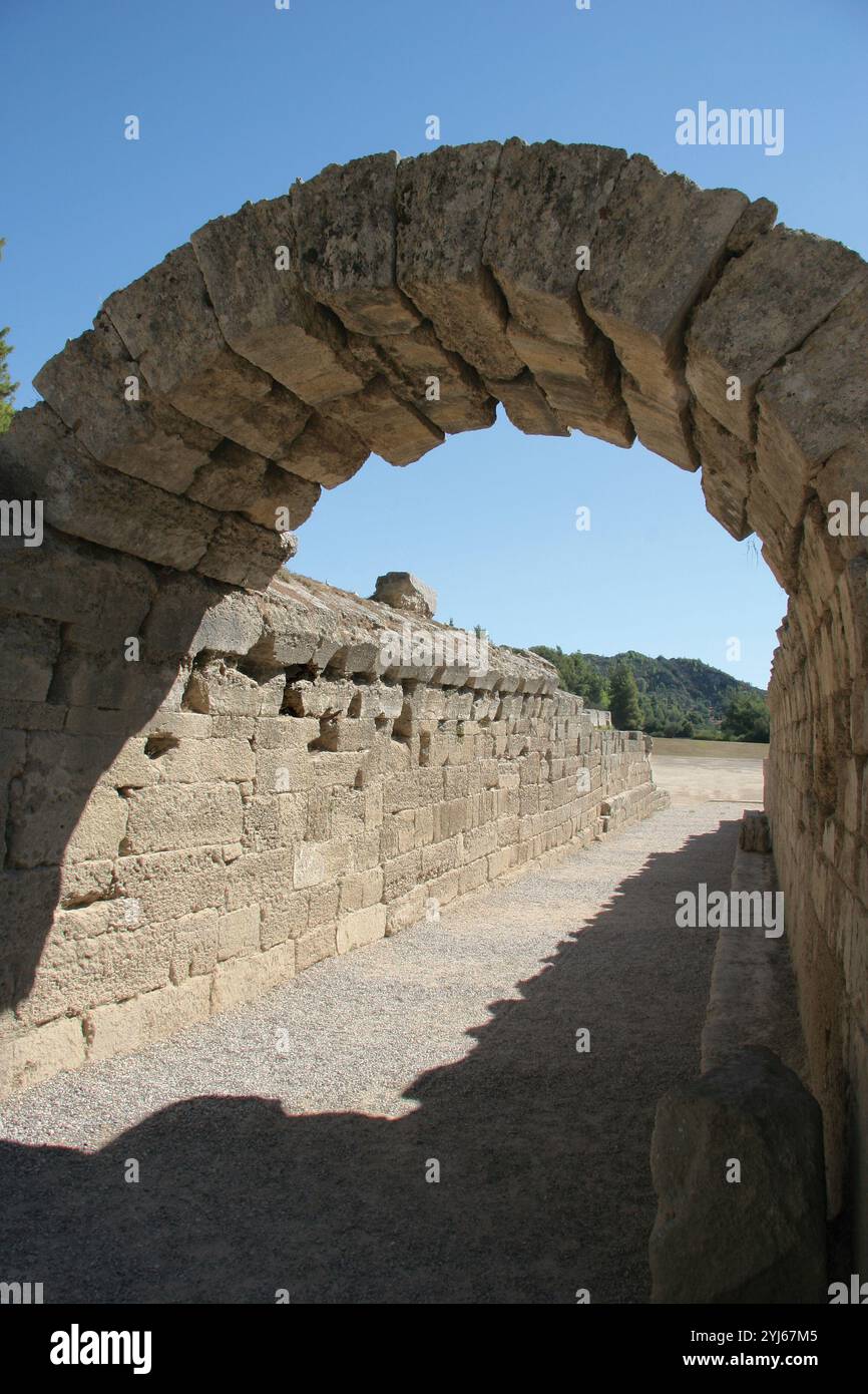 Stade à Olympia. Le tunnel voûté (IIIe siècle av. J.-C.) menant au stade. Grèce. Banque D'Images