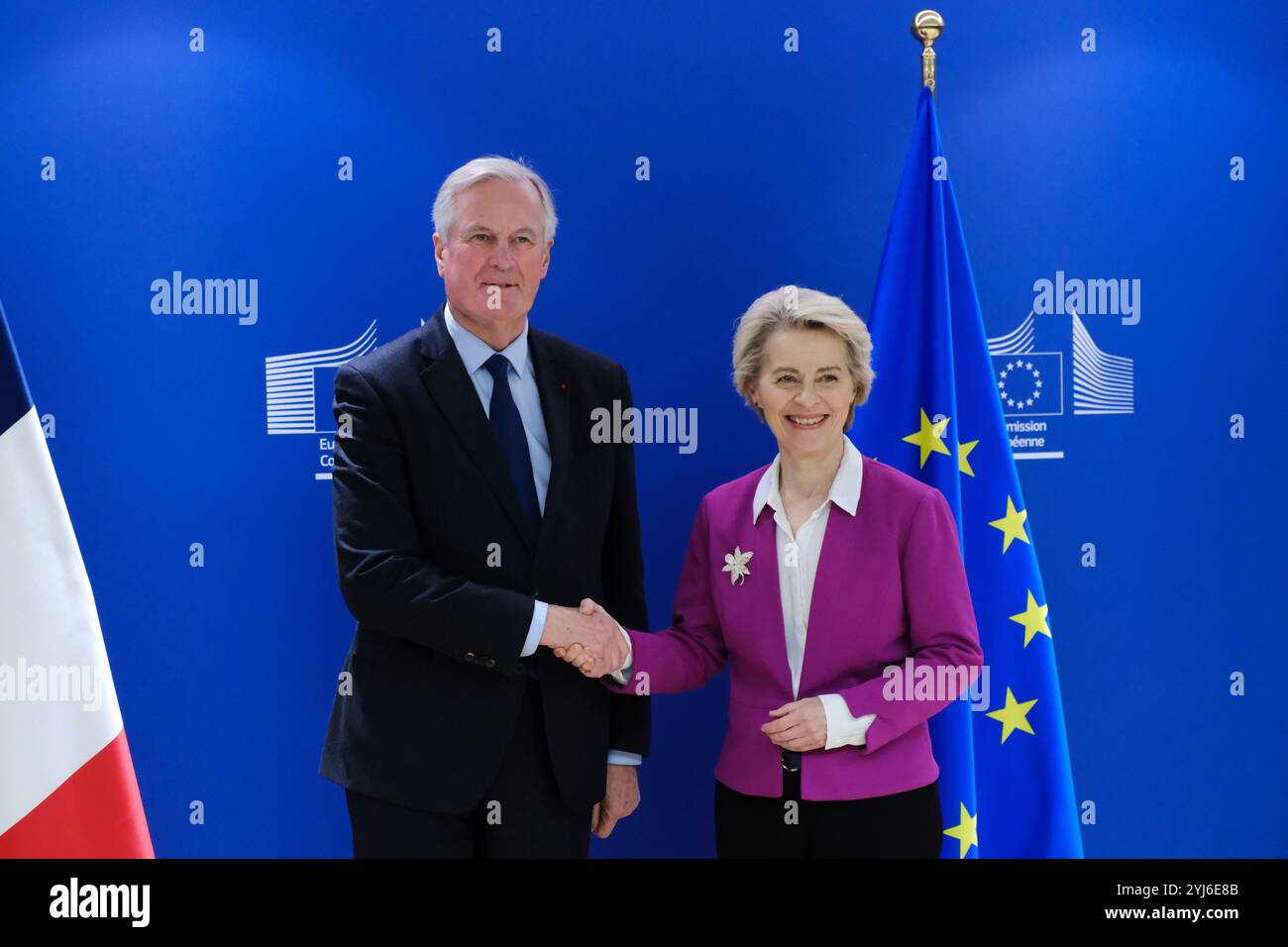 Bruxelles, Belgique. 13 novembre 2024. Ursula von der Leyen, présidente de la Commission européenne, rencontre le premier ministre français Michel Barnier à Bruxelles, en Belgique, le 13 novembre 2024. Crédit : ALEXANDROS MICHAILIDIS/Alamy Live News Banque D'Images