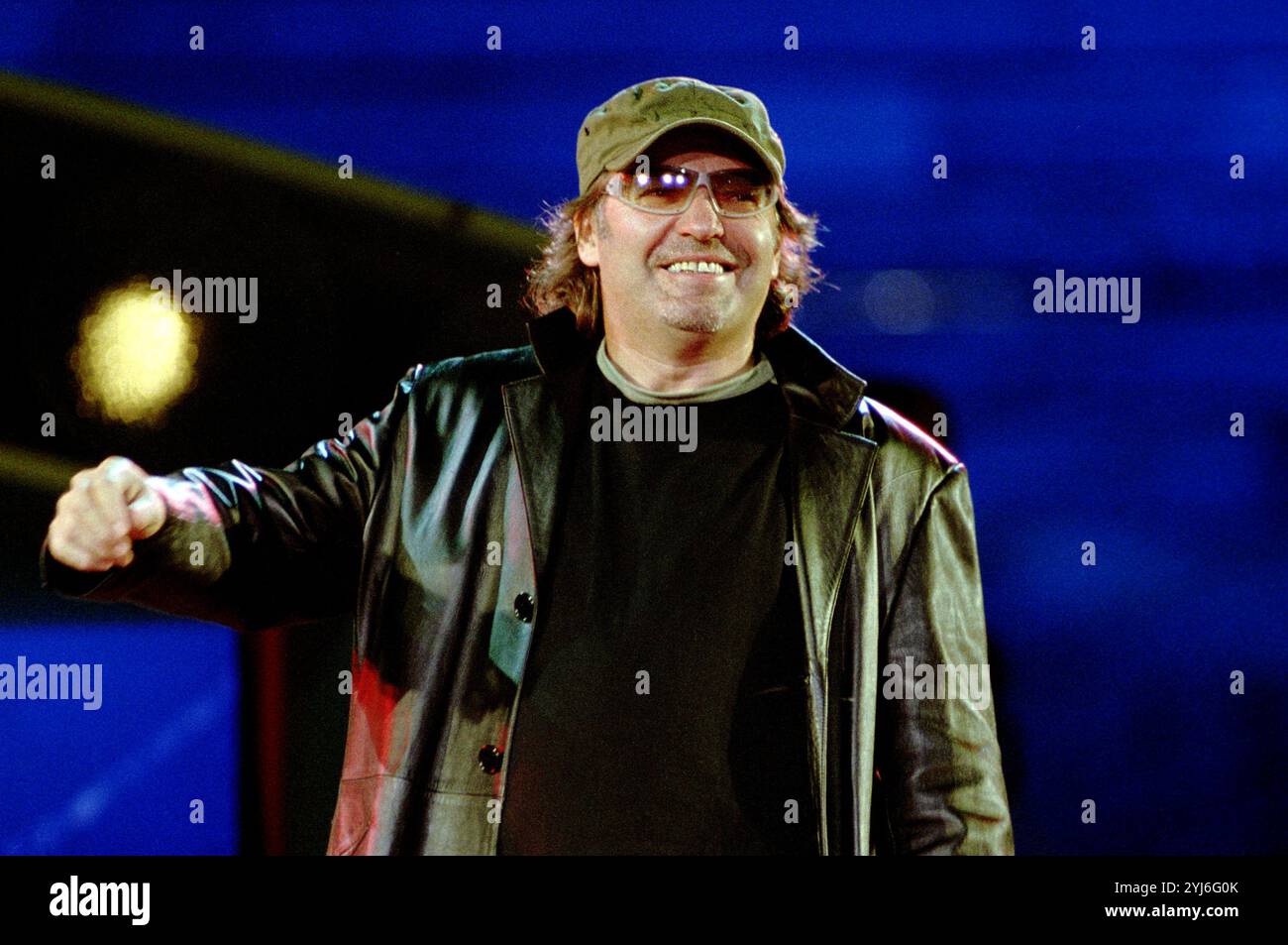 Vérone Italie 08/2001 : Vasco Rossi, chanteur italien, lors du concert live à l’émission de télévision “Festivalbar 2001” Banque D'Images