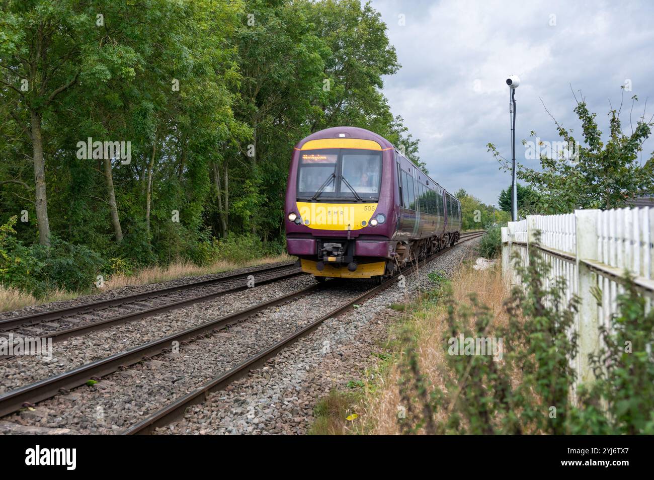 Service East Midlands Railway Class 170 passant par Beeston Nottingham. Banque D'Images