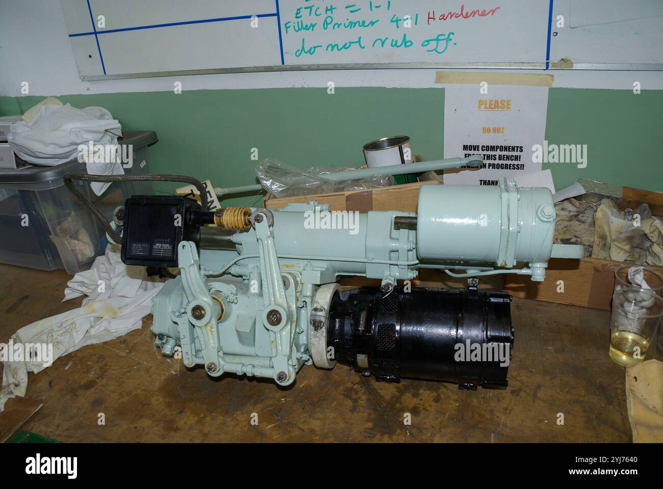 Unité de contrôle de vol propulsée, PFCU, d'un bombardier Avro Vulcan B2. Unité électrohydraulique qui commande la gouverne de direction et les élévations de l'avion Banque D'Images