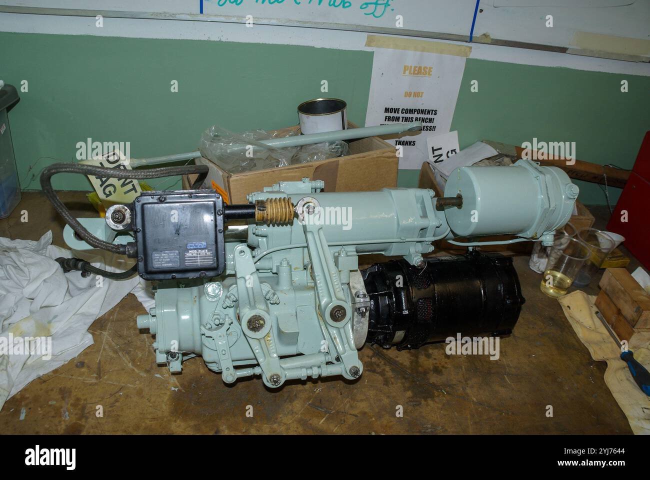 Unité de contrôle de vol propulsée, PFCU, d'un bombardier Avro Vulcan B2. Unité électrohydraulique qui commande la gouverne de direction et les élévations de l'avion Banque D'Images