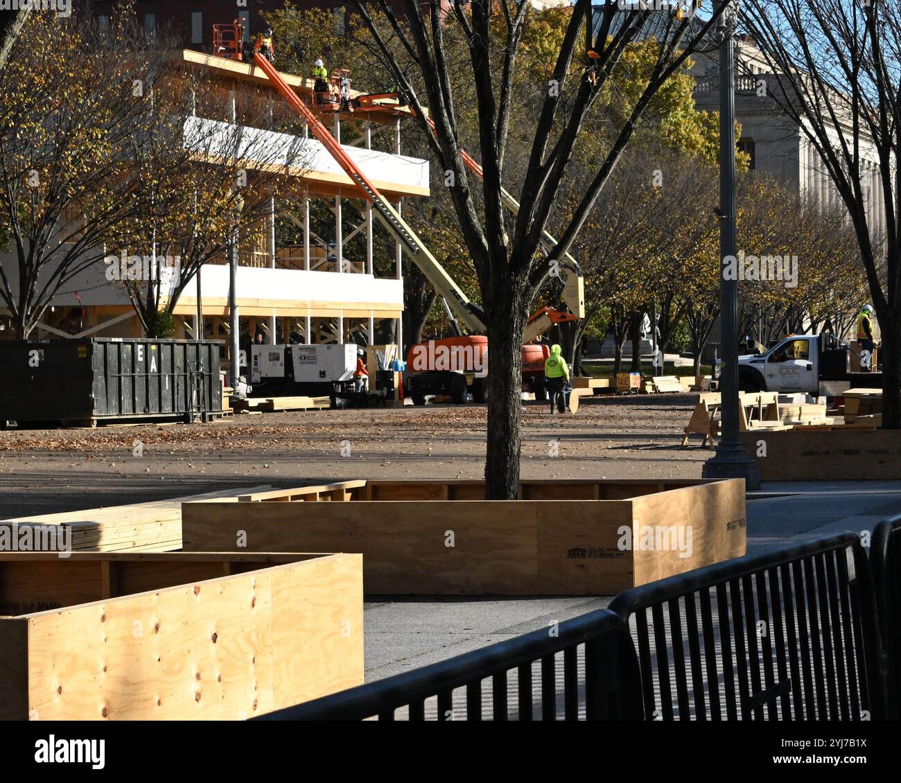 Washington, DC, États-Unis. 12 novembre 2024. 11/13/24 - la Maison Blanche Wash. DC. La construction commence pour la prochaine inauguration présidentielle. (Crédit image : © Christy Bowe/ZUMA Press Wire) USAGE ÉDITORIAL SEULEMENT! Non destiné à UN USAGE commercial ! Banque D'Images