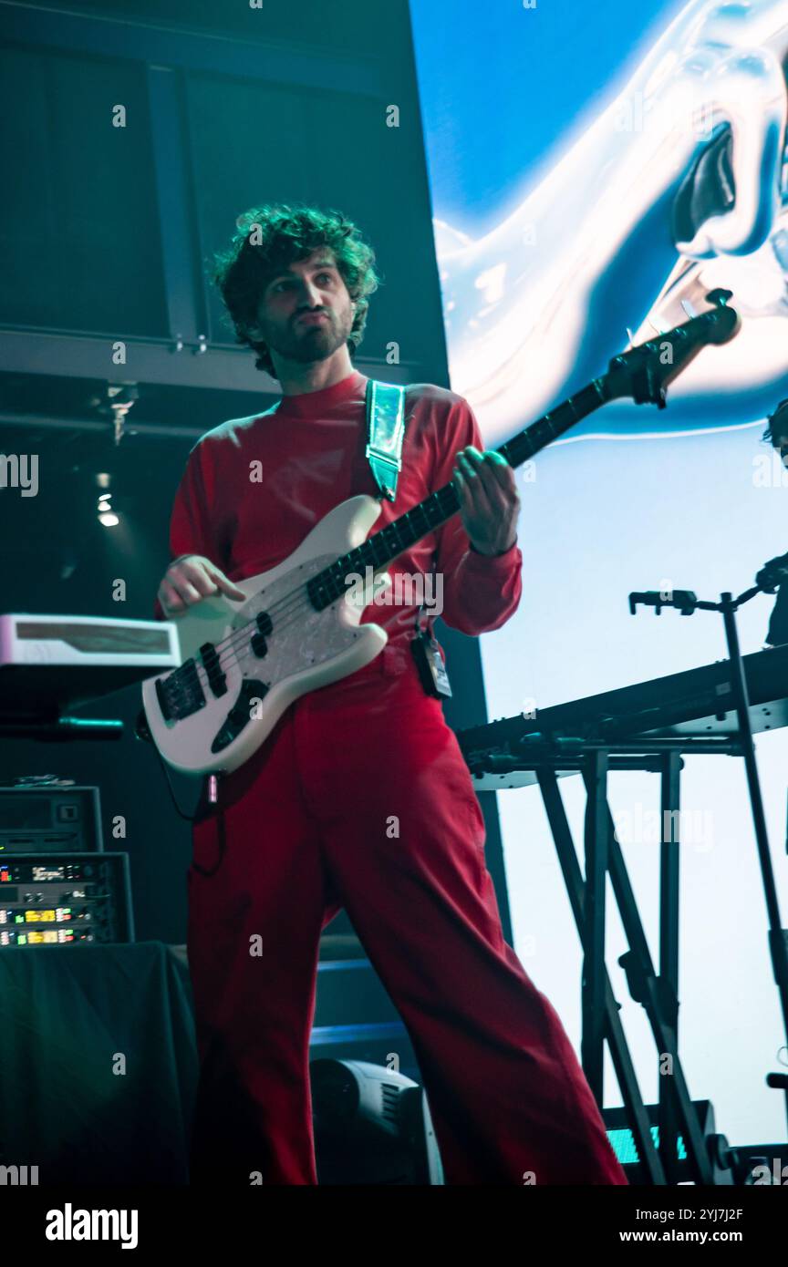 Londres, Royaume-Uni. 13 novembre 2024. Le duo américain Magdalena Bay joue à guichet fermé @ Outernet pour la première de trois nuits consécutives. Cristina Massei/Empics/Alamy Live News Banque D'Images
