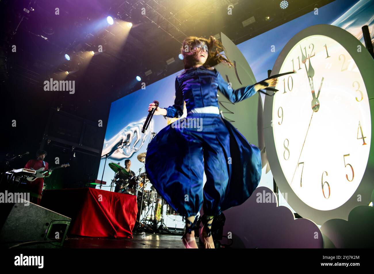 Londres, Royaume-Uni. 13 novembre 2024. Le duo américain Magdalena Bay joue à guichet fermé @ Outernet pour la première de trois nuits consécutives. Cristina Massei/Empics/Alamy Live News Banque D'Images