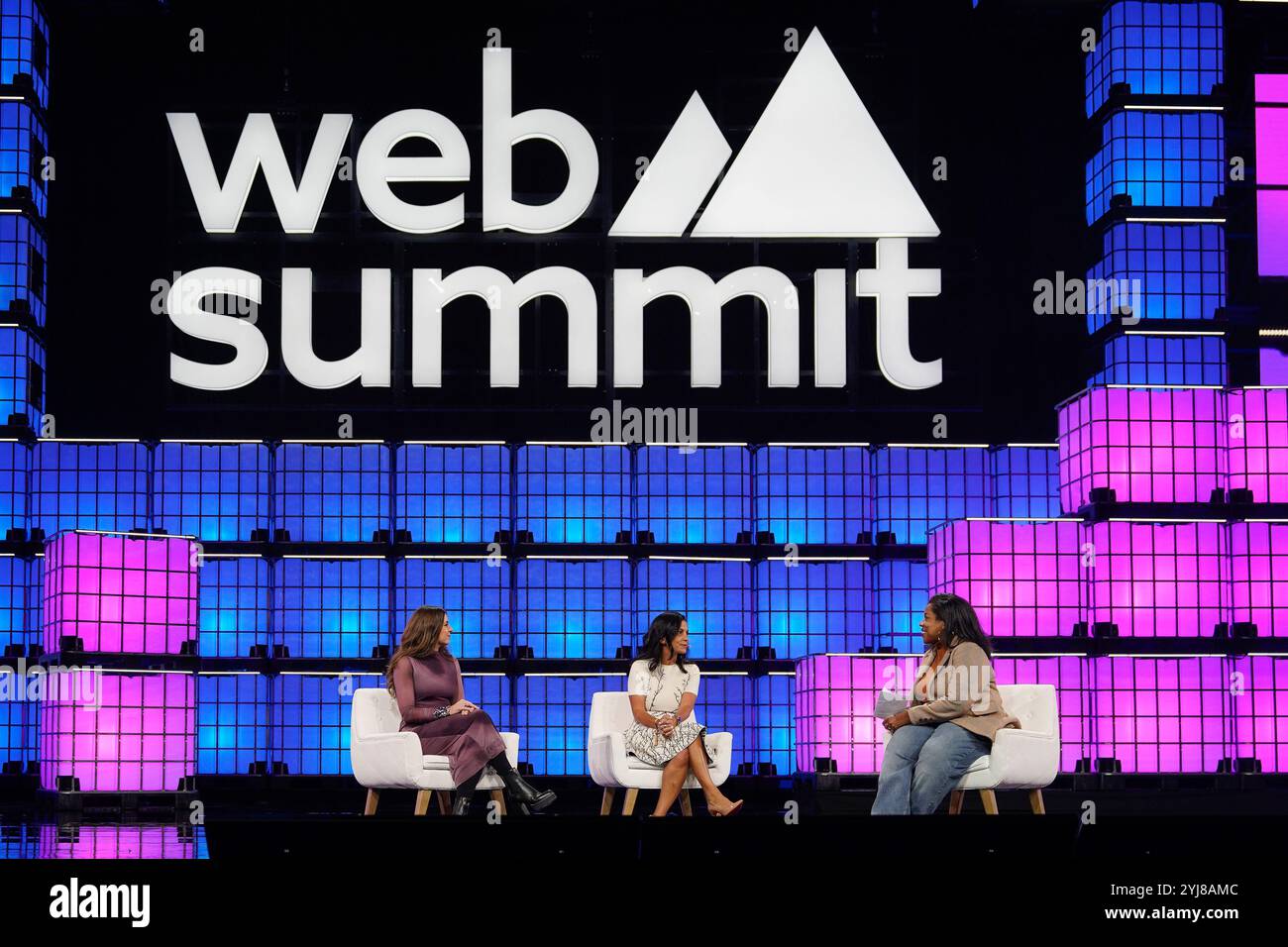 Lisboa, Portugal. 13 novembre 2024. Sarah Franklin, PDG de Lattice (G), Lidiane Jones, PDG de Bumble (C), et Danielle Belton, rédacteur en chef The Huffington Post (R), s'adresse au public lors de la deuxième journée du WEB SUMMIT 2024 à Lisbon.Portugal. 11/13/2024 crédit : Brazil photo Press/Alamy Live News Banque D'Images