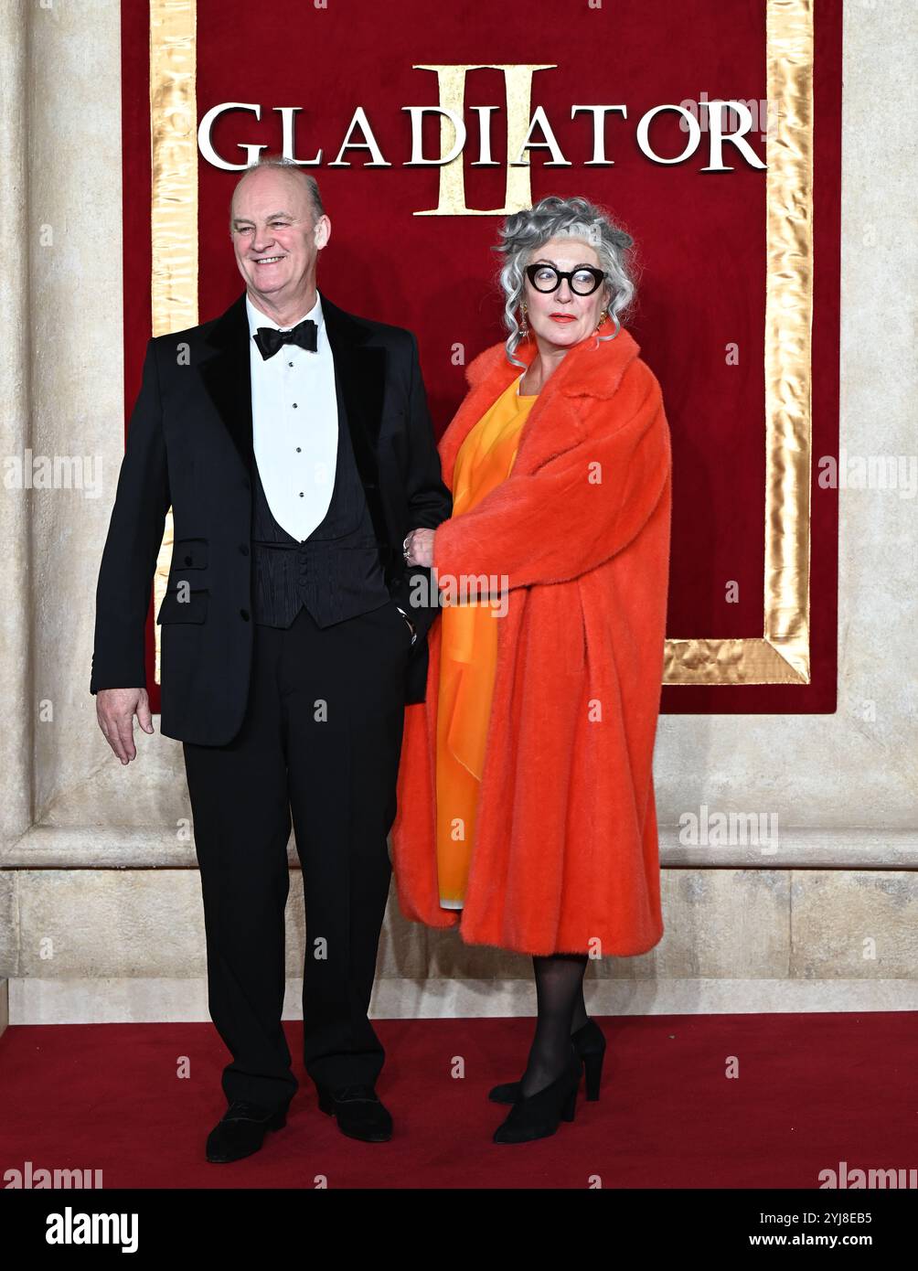 LONDRES, ROYAUME-UNI. 11 novembre 2024. Tim McInnerny, Annie Gosney assiste à 'Gladiator II' The Royal film performance et première mondiale à ODEON luxe, Leicester Square à Londres, Royaume-Uni. (Photo de 李世惠/Voir Li/Picture Capital) crédit : Voir Li/Picture Capital/Alamy Live News Banque D'Images