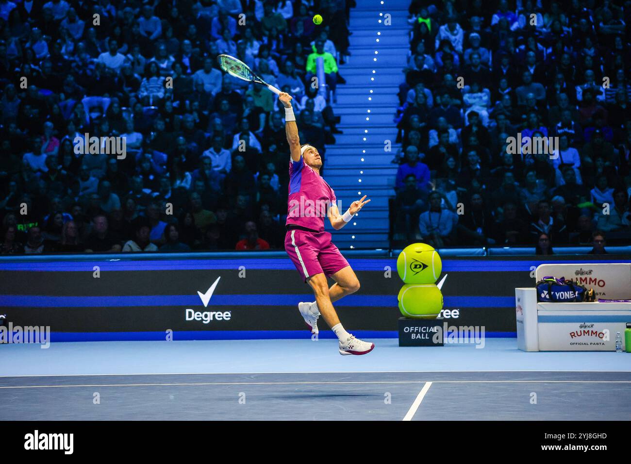 Turin, Italie. 13 novembre 2024. Casper Ruud, de Norvège, joue contre Alexander Zverev, d'Allemagne (absent) lors du match de la phase de groupes masculine en simple John Newcombe, au cours de la quatrième journée de la finale de l'ATP Nitto 2024 à l'Inalpi Arena. Alexander Zverev VS Casper Ruud- 2-0 Zverev (photo de Miguel Reis/SOPA images/Sipa USA) crédit : Sipa USA/Alamy Live News Banque D'Images