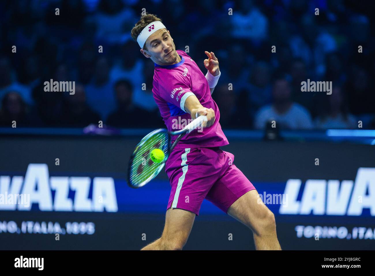 Turin, Italie. 13 novembre 2024. Casper Ruud, de Norvège, joue contre Alexander Zverev, d'Allemagne (absent) lors du match de la phase de groupes masculine en simple John Newcombe, au cours de la quatrième journée de la finale de l'ATP Nitto 2024 à l'Inalpi Arena. Alexander Zverev VS Casper Ruud- 2-0 Zverev (photo de Miguel Reis/SOPA images/Sipa USA) crédit : Sipa USA/Alamy Live News Banque D'Images