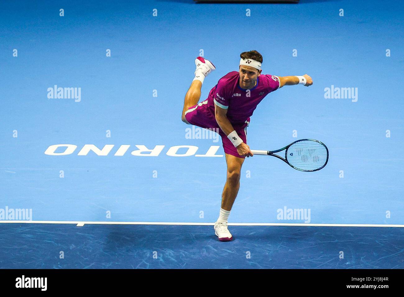 Turin, Italie. 13 novembre 2024. Casper Ruud, de Norvège, joue contre Alexander Zverev, d'Allemagne (absent) lors du match de la phase de groupes masculine en simple John Newcombe, au cours de la quatrième journée de la finale de l'ATP Nitto 2024 à l'Inalpi Arena. Alexander Zverev VS Casper Ruud- 2-0 Zverev crédit : SOPA images Limited/Alamy Live News Banque D'Images