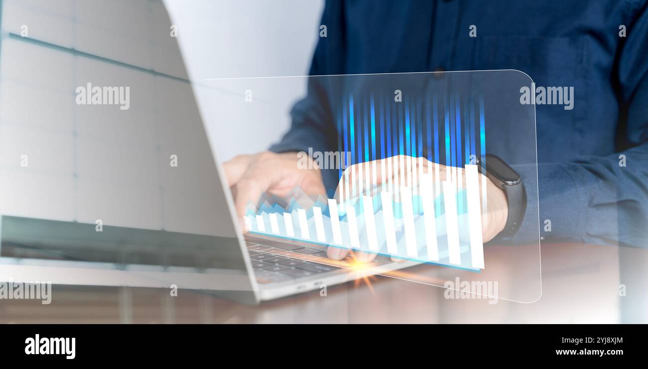 Analyse commerciale. Homme d'affaires travaillant sur un ordinateur portable analysant les données de ventes financières et graphique de croissance économique et rapport financier, affaires Banque D'Images