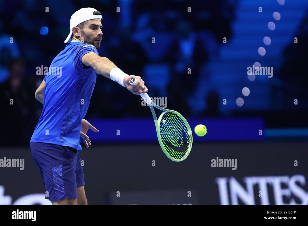 Turin, Italie. 13 novembre 2024. Simone Bolelli, d’Italie, en action lors du match de double Round Robin entre Simone Bolelli, d’Italie, et Andrea Vavassori, d’Italie, contre Kevin Krawietz, d’Allemagne, et Tim Puetz, d’Allemagne, le quatrième jour de la finale du Nitto ATP World Tour. Crédit : Marco Canoniero/Alamy Live News Banque D'Images