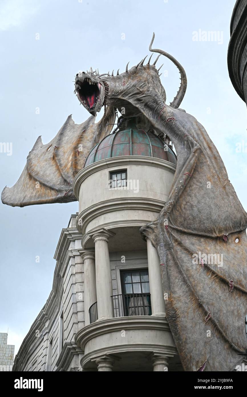 Féroce Dragon au sommet de Gringotts Bank - monde sorcier de Harry Potter Banque D'Images