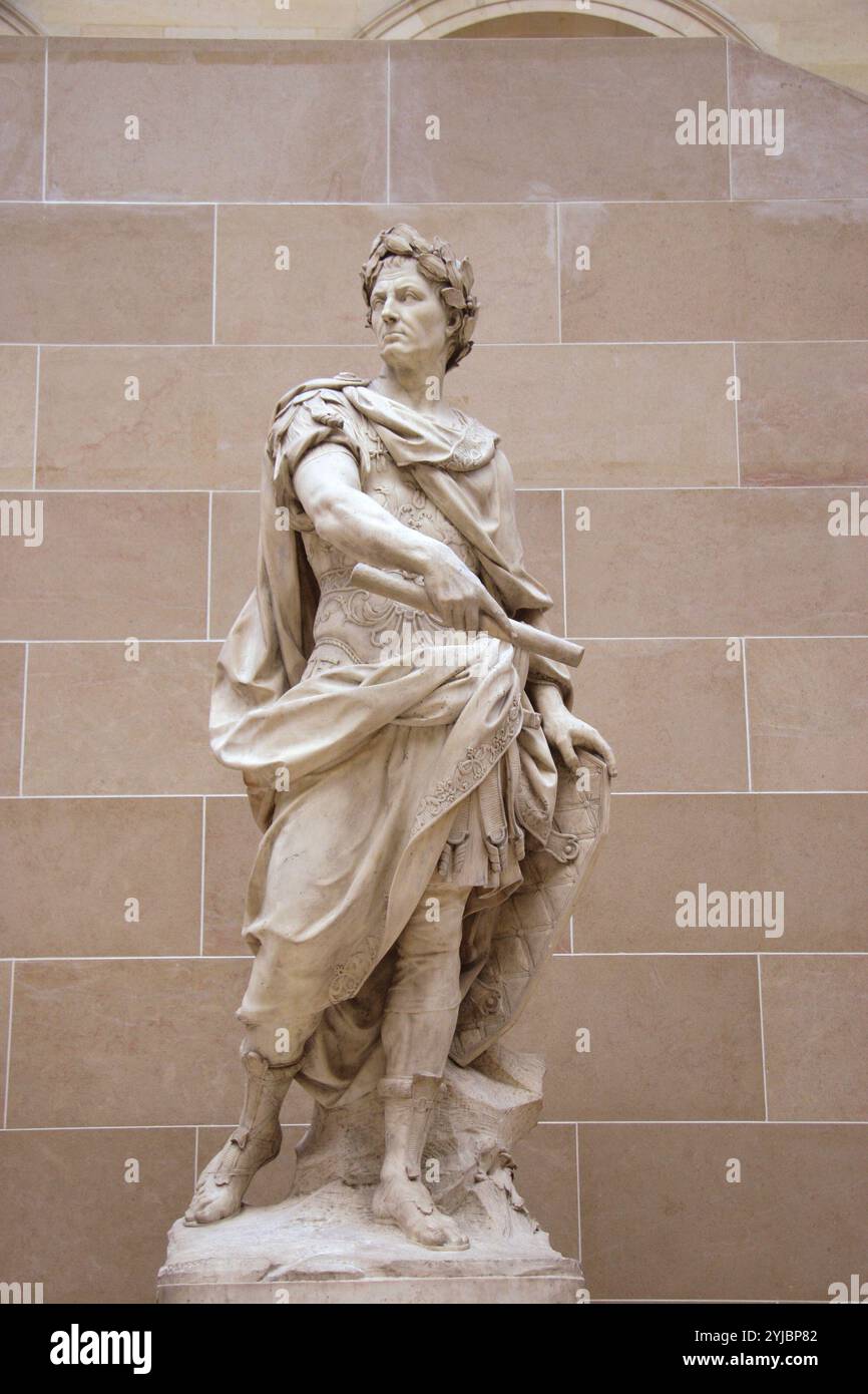 Statue de Jules César (100 av. J.-C.-44 av. J.-C.) par le sculpteur français Nicolas Coustrou (1658-1733). Musée du Louvre. Paris. France. Banque D'Images