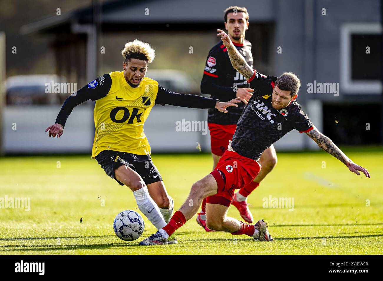 ZUNDERT, pays-Bas. 14 novembre 2024. Football, Midglas Traingcentre, Néerlandais eredivisie, saison 2024/2025, pendant le match NAC - Excelsior (frendly), le défenseur du NAC Breda Allan Linguet, le joueur de l'Excelsior Rotterdam Django Warmerdam (photo Pro Shots/Sipa USA) crédit : Sipa US/Alamy Live News Banque D'Images