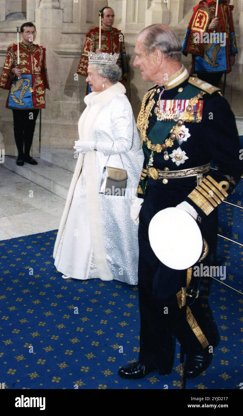 15 novembre 1995 Londra Archivio Storico Olycom/Lapresse Elisabetta II (nata Elizabeth Alexandra Mary ; Londra, 21 aprile 1926 - Castello di Balmoral, 8 settembre 2022 è stata regina del Regno Unito di Gran Bretagna e Irlanda del Nord e degli altri reami del Commonwealth dal 6 febbraio 1952 fino alla sua morte avvenuta l'8 settembre 2022.Figlia maggiore del Duca di York, Elische di sugetta di sugetta di suge di sugetta, Gibbraio di sugetta, diventò prima Duchessa di York e poi regina consorte[2], divenne erede al trono nel 1936, anno dell'abdicazione di suo zio Edoardo VIII. Nella Foto : Regin Banque D'Images