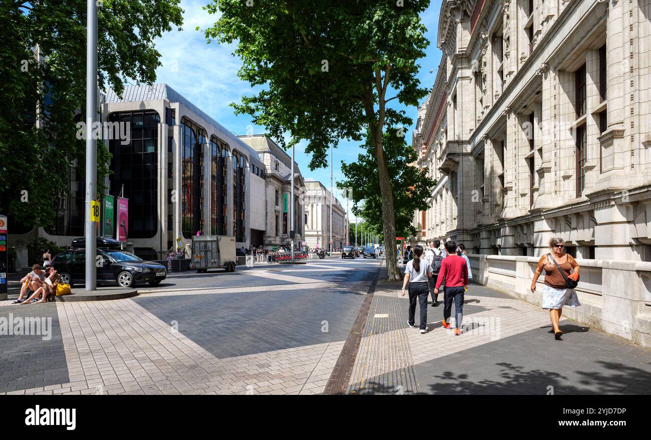 Londres - 06 16 2022 : vue sur Exhibition Rd avec Victoria and Albert Museum et Natural History Museum Banque D'Images