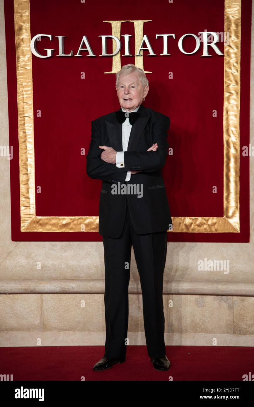 Londres, Royaume-Uni. 13 novembre 2024. Sir Derek Jacobi assiste à la « Gladiator II » The Royal film performance et à la première mondiale à Leicester Square. 'Gladiator II' The Royal film performance and Global Premiere - arrivées VIP à Leicester Square à Londres. Crédit : SOPA images Limited/Alamy Live News Banque D'Images