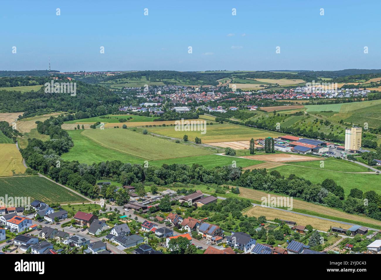 Blick auf den Weinort Markelsheim, Stadtteil von Bad Mergentheim in Tauberfranken Die Gemeinde Markelsheim im Württembergischen Taubertal von obe *** Banque D'Images