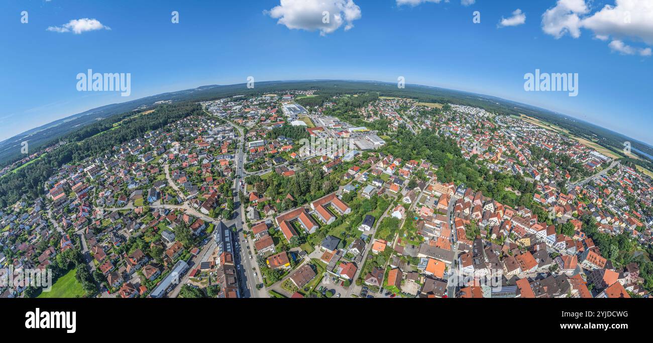 Ausblick auf Hilpoltstein nahe des Rothsee in der Ferienregion Fränkisches Seenland Die mittelfränkische Stadt Hilpoltstein in der Metropolregion N ** Banque D'Images