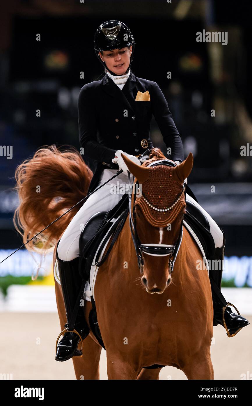 Platz Olson Kristina auf FBW Dorys Dream Nat. Dressurpruefung kl. S Aufgabe : intermédiaire I - Kuer Finalpruefung GER, Stuttgart German Masters 2024, 38. internationale Reitturnier, 14.11.2024 Foto : Eibner-Pressefoto/Roger Buerke Banque D'Images