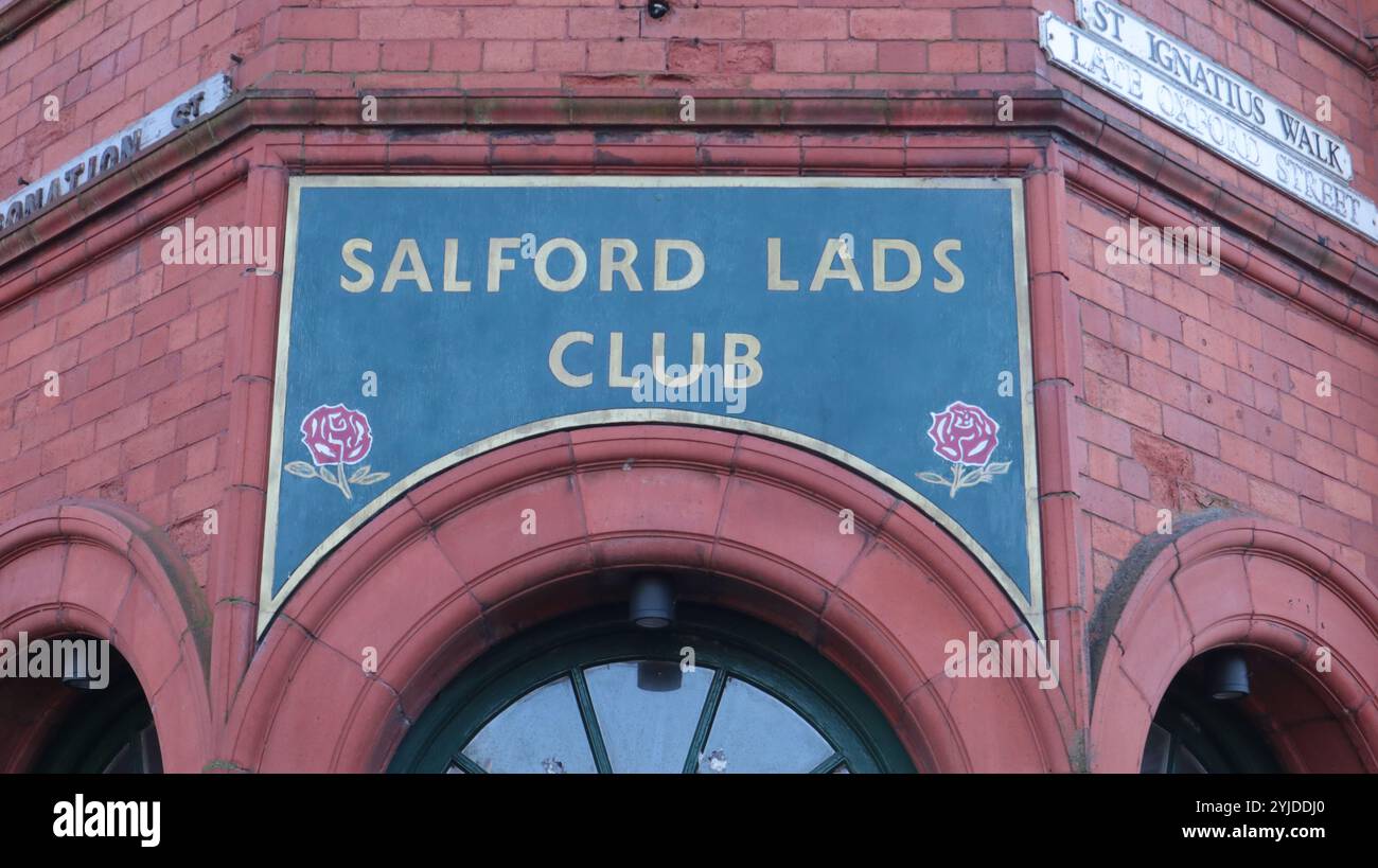Salford Lads & Girls Club England UK 14 novembre 2024 Salford Lads & Girls Club le lieu est célèbre pour être apparu sur la couverture de l'album de Smith "The Queen Is Dead". Le groupe composé d'Andy Rourke, Morrissey, Johnny Marr et Mike Joyce est une destination pour les fans des Smiths à visiter. Le Salford Lads and Girls Club est un célèbre club de jeunes qui fait face à une crise financière et qui doit récolter 250 000 £ d'ici la fin novembre 2024 pour survivre. Le club a été ouvert en 1904 par Robert Baden-Powell à Ordsall, Salford (c)Ged Noonan/Alamy Banque D'Images