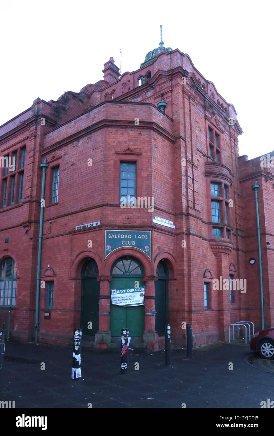 Salford Lads & Girls Club England UK 14 novembre 2024 Salford Lads & Girls Club le lieu est célèbre pour être apparu sur la couverture de l'album de Smith "The Queen Is Dead". Le groupe composé d'Andy Rourke, Morrissey, Johnny Marr et Mike Joyce est une destination pour les fans des Smiths à visiter. Le Salford Lads and Girls Club est un célèbre club de jeunes qui fait face à une crise financière et qui doit récolter 250 000 £ d'ici la fin novembre 2024 pour survivre. Le club a été ouvert en 1904 par Robert Baden-Powell à Ordsall, Salford (c)Ged Noonan/Alamy Banque D'Images