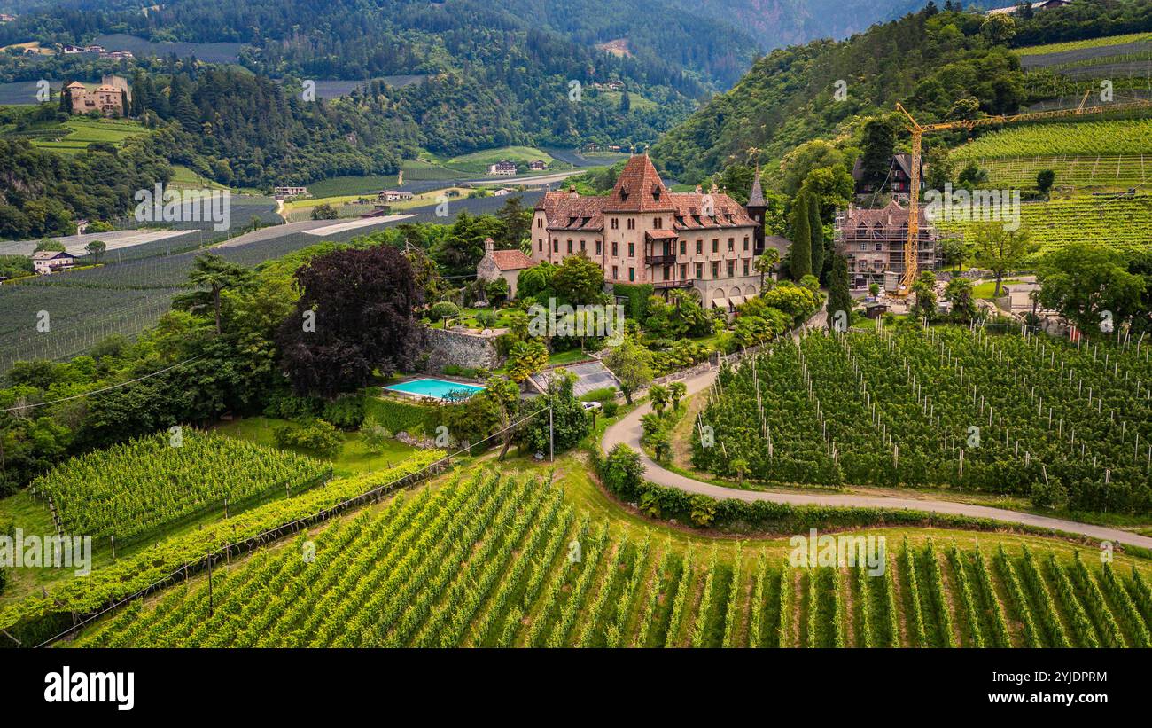MERANO, ITALIE – 27 AOÛT 2024 : les jardins de Castel Trauttmansdorff à Merano présentent une superbe collection de paysages botaniques, offrant vibr Banque D'Images